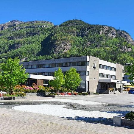Bremanger Fjord Hotell Svelgen Exterior photo
