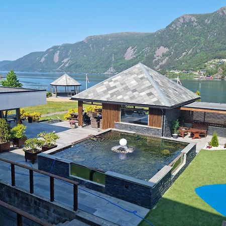 Bremanger Fjord Hotell Svelgen Exterior photo