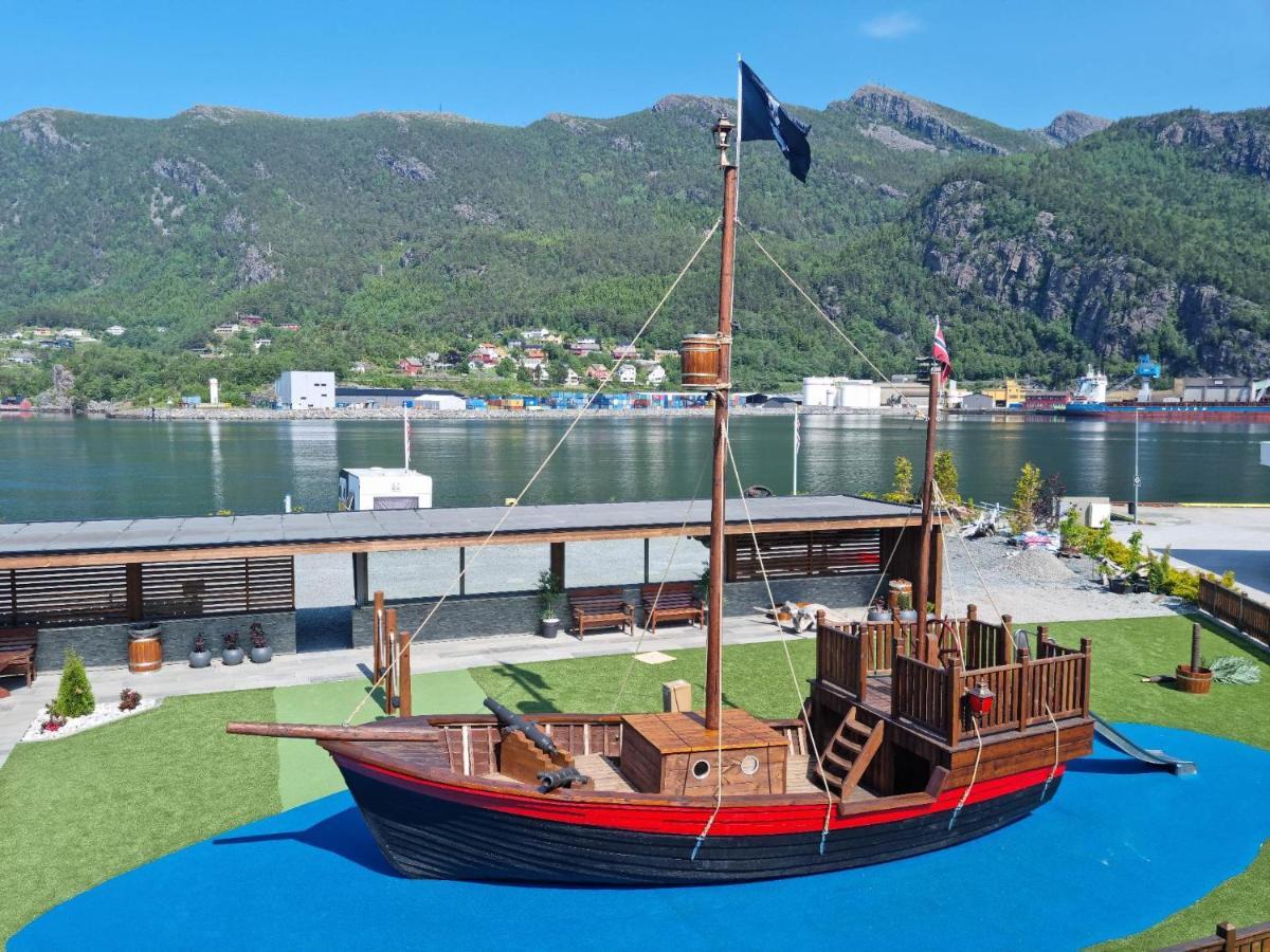 Bremanger Fjord Hotell Svelgen Exterior photo